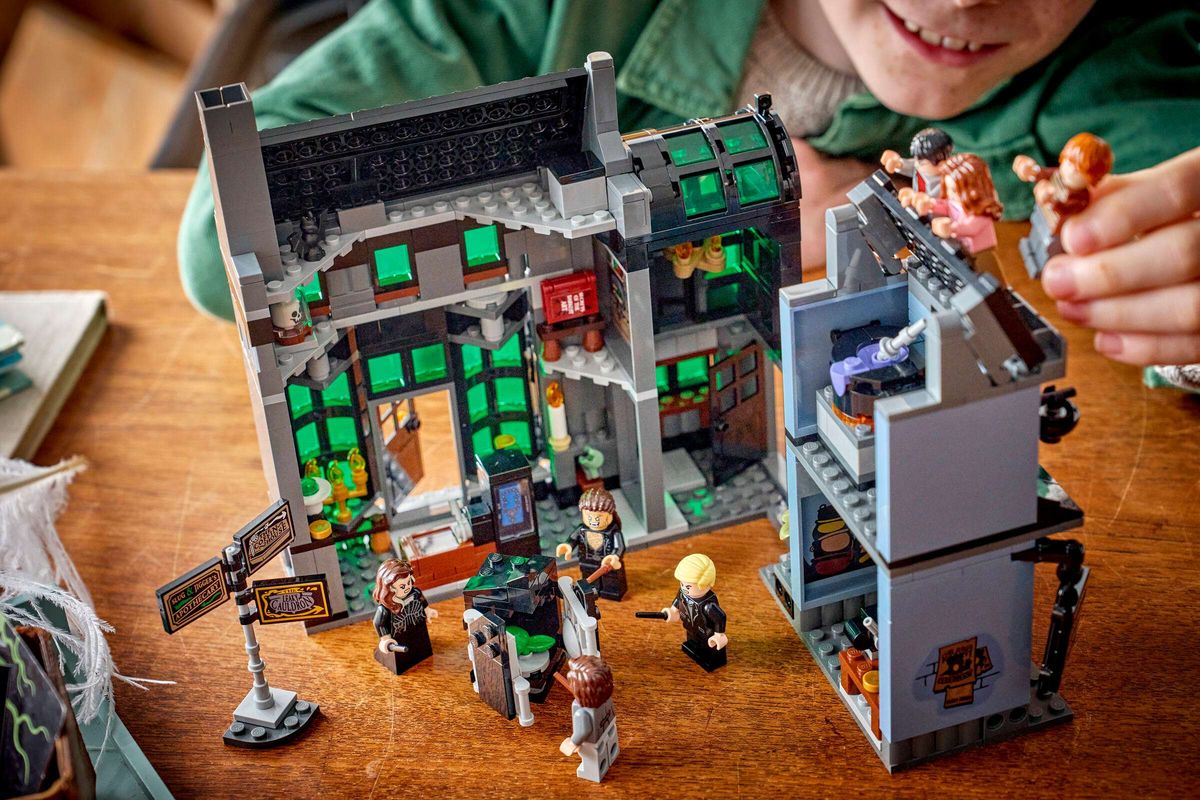 LEGO 76471 - Harry Potter™, Magibutikker Spindelsmuget