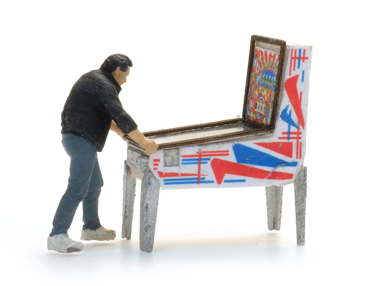 Artitec - Pinballmaskin med figur