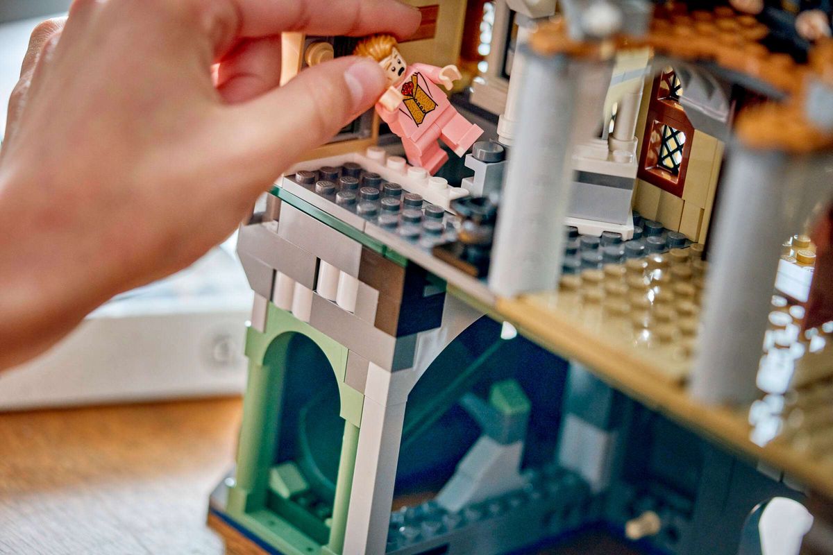 LEGO 76473 - Harry Potter™, Galtvortborgen: Østfløyen
